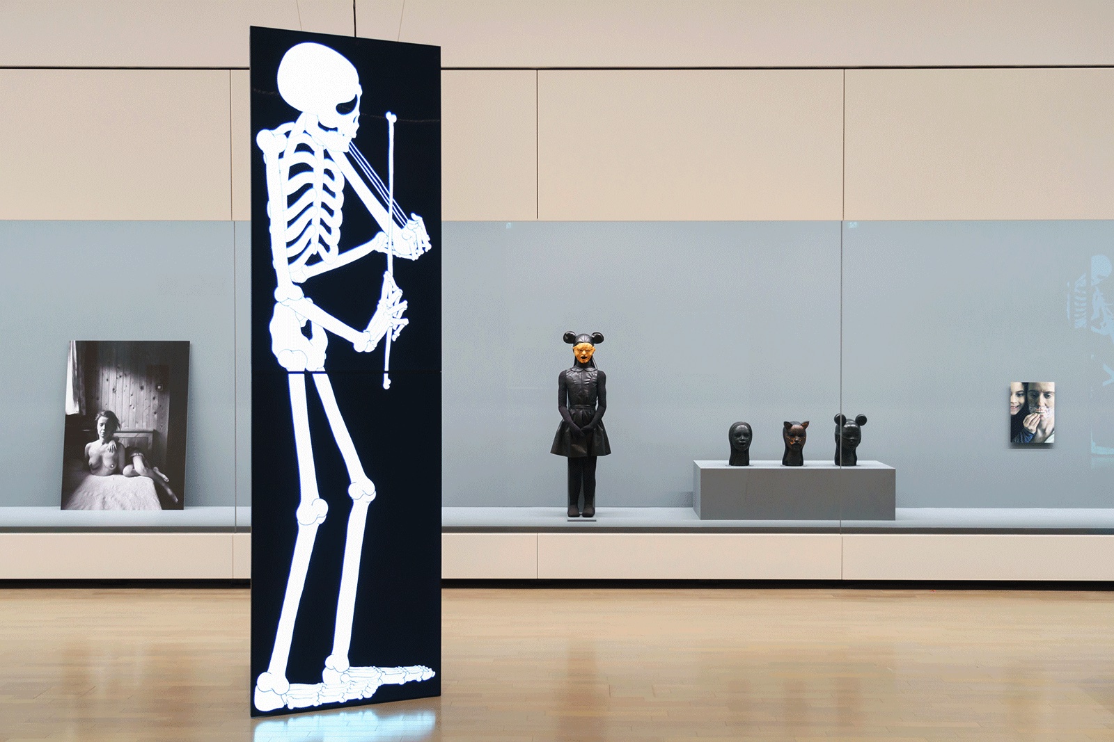 オズギュル・カー、アネタ・グシェコフスカ、撮影：冨田了平